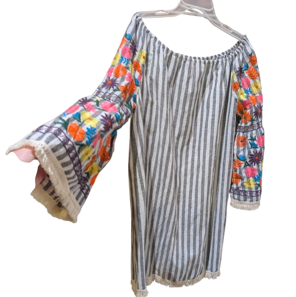 Philosophy Gray And White Off The Shoulder Dress With Embroidered Sleeves Size M